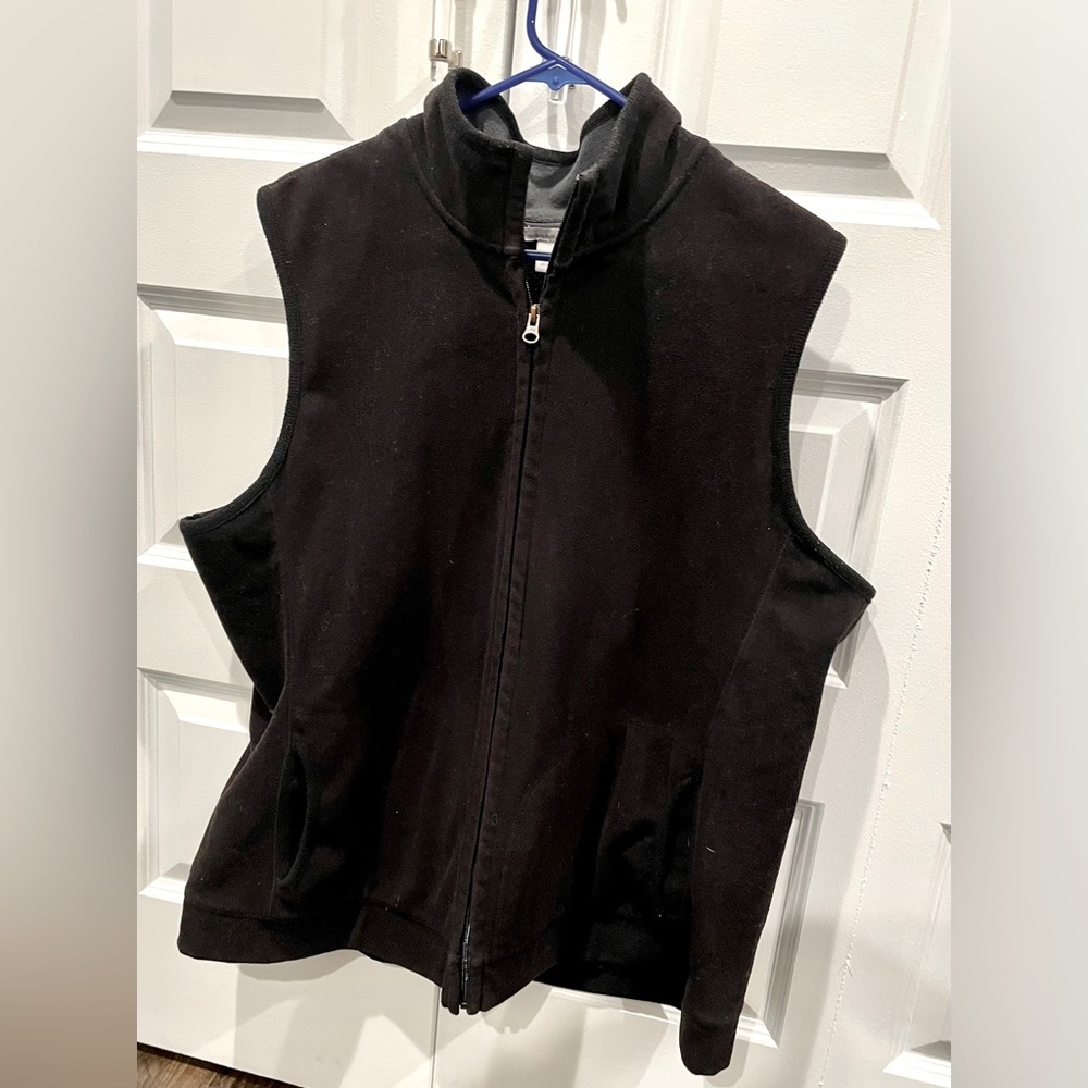 Men’s Black Old Navy Fleece Zip Up Vest with Two Front Pockets
